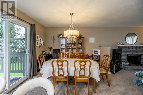 7668 Lemoyne Drive, Prince George, BC - Indoor Photo Showing Kitchen With Double Sink