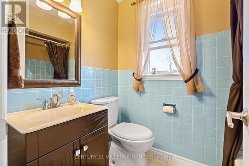 12 Shirebrook Court, Brampton (Northwood Park), ON - Indoor Photo Showing Bathroom