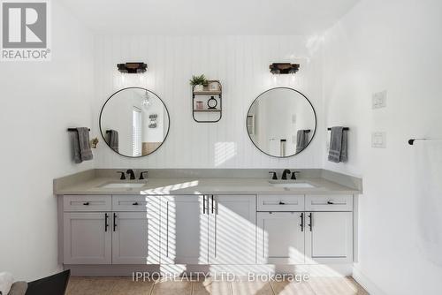 129 Willet Terrace, Milton, ON - Indoor Photo Showing Bathroom