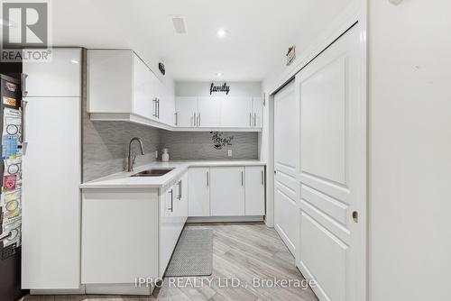 129 Willet Terrace, Milton, ON - Indoor Photo Showing Kitchen