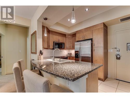 7343 Okanagan Landing Road Unit# 1211, Vernon, BC - Indoor Photo Showing Kitchen With Double Sink