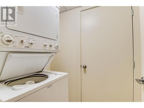 7343 Okanagan Landing Road Unit# 1211, Vernon, BC - Indoor Photo Showing Laundry Room