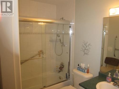 1901 50 Avenue, Vernon, BC - Indoor Photo Showing Bathroom