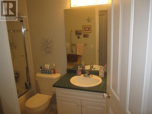 1901 50 Avenue, Vernon, BC - Indoor Photo Showing Bathroom