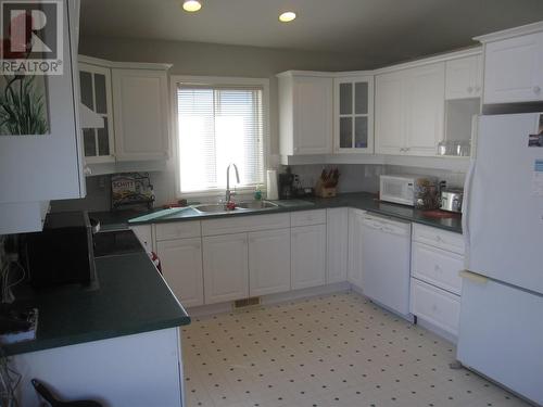 1901 50 Avenue, Vernon, BC - Indoor Photo Showing Kitchen With Double Sink