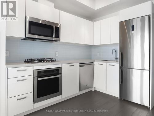 707 - 608 Richmond Street W, Toronto (Waterfront Communities), ON - Indoor Photo Showing Kitchen With Upgraded Kitchen