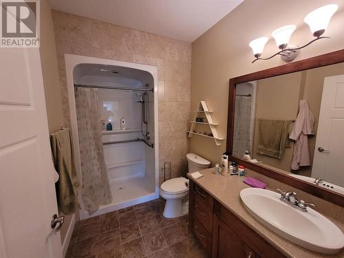 9100 Mackie Drive Unit# 104, Coldstream, BC - Indoor Photo Showing Bathroom