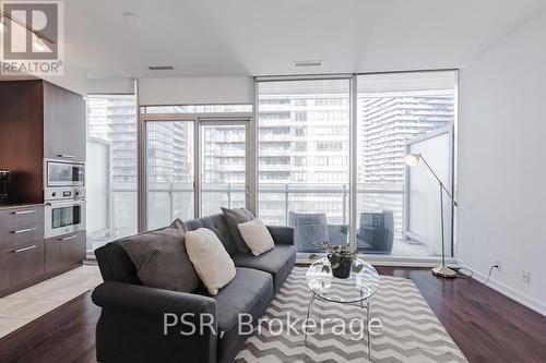 1812 - 14 York Street, Toronto (Waterfront Communities), ON - Indoor Photo Showing Living Room