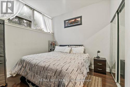 101 - 323 Kingston Road, Toronto (The Beaches), ON - Indoor Photo Showing Bedroom