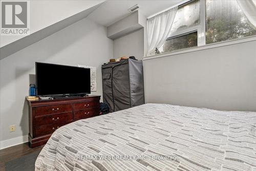 101 - 323 Kingston Road, Toronto (The Beaches), ON - Indoor Photo Showing Bedroom