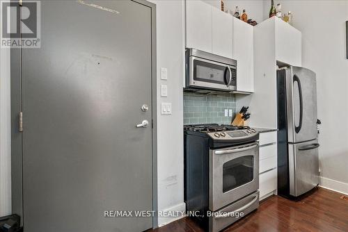 101 - 323 Kingston Road, Toronto (The Beaches), ON - Indoor Photo Showing Kitchen