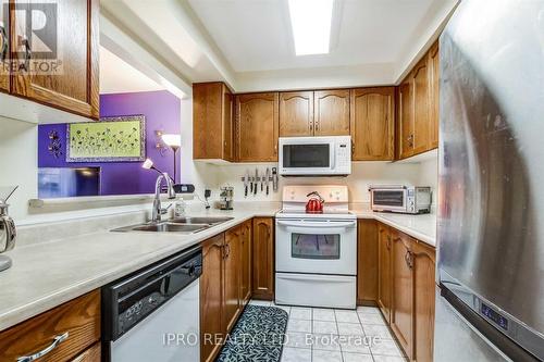 11 - 2880 Headon Forest Drive, Burlington, ON - Indoor Photo Showing Kitchen With Double Sink