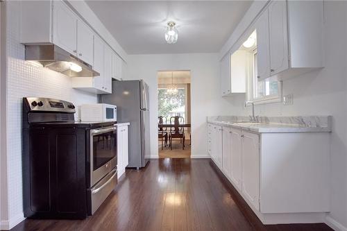 47 Jasmine Street, Hamilton, ON - Indoor Photo Showing Kitchen