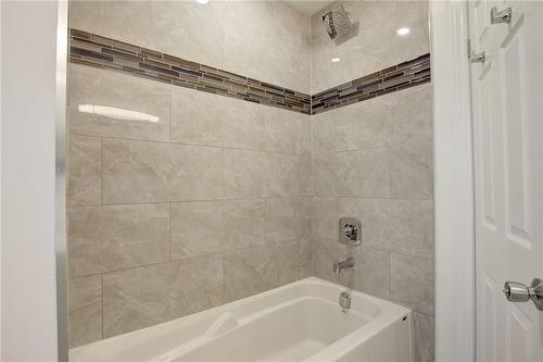 47 Jasmine Street, Hamilton, ON - Indoor Photo Showing Bathroom