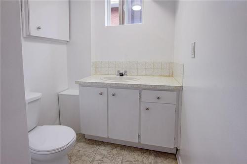 47 Jasmine Street, Hamilton, ON - Indoor Photo Showing Bathroom