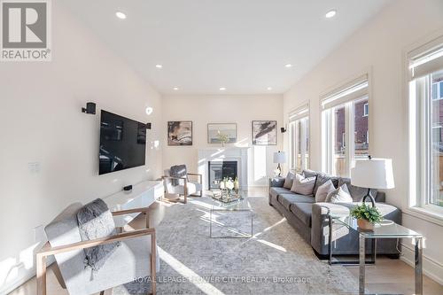 16 Smallwood Road, Brampton (Northwest Brampton), ON - Indoor Photo Showing Living Room