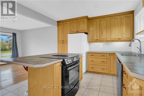 50 Hilliard Avenue, Ottawa, ON - Indoor Photo Showing Kitchen