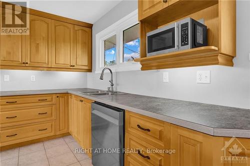 50 Hilliard Avenue, Ottawa, ON - Indoor Photo Showing Kitchen With Double Sink