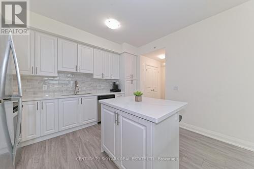 304 - 65 Yorkland Boulevard, Brampton, ON - Indoor Photo Showing Kitchen