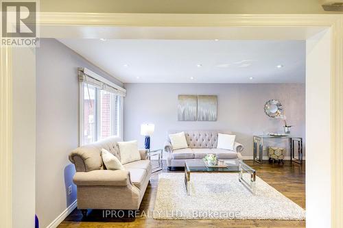 31 Barrington Crescent, Brampton, ON - Indoor Photo Showing Living Room