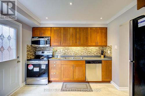 31 Barrington Crescent, Brampton, ON - Indoor Photo Showing Kitchen With Double Sink