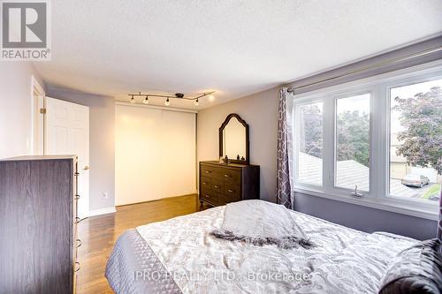 31 Barrington Crescent, Brampton, ON - Indoor Photo Showing Bedroom