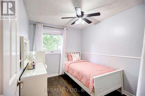 31 Barrington Crescent, Brampton, ON - Indoor Photo Showing Bedroom