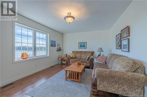 6642 Route 11, Clifton, NB - Indoor Photo Showing Living Room