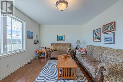 6642 Route 11, Clifton, NB - Indoor Photo Showing Living Room