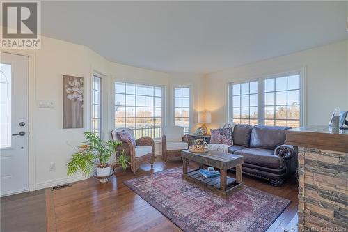 6642 Route 11, Clifton, NB - Indoor Photo Showing Living Room