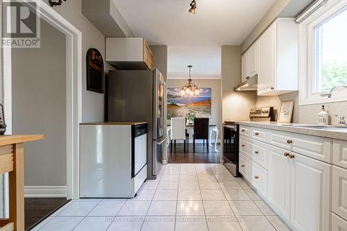 583 Turner Drive, Burlington (Shoreacres), ON - Indoor Photo Showing Kitchen