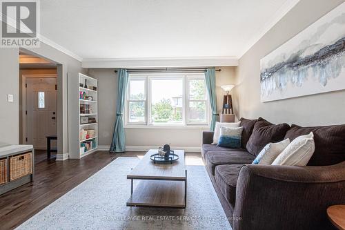 583 Turner Drive, Burlington, ON - Indoor Photo Showing Living Room