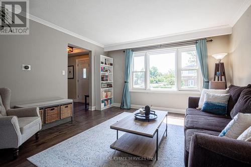 583 Turner Drive, Burlington, ON - Indoor Photo Showing Living Room