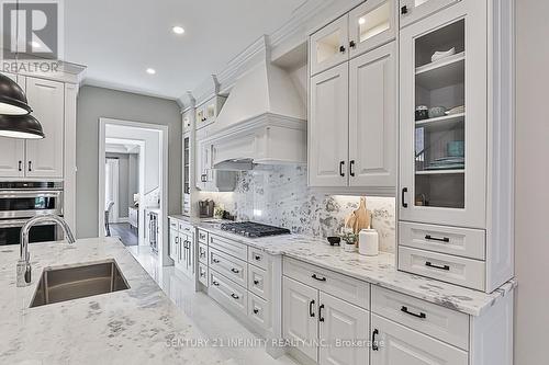 540 Oakwood Drive, Pickering (Rosebank), ON - Indoor Photo Showing Kitchen With Double Sink With Upgraded Kitchen