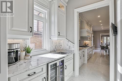 540 Oakwood Drive, Pickering (Rosebank), ON - Indoor Photo Showing Kitchen With Upgraded Kitchen