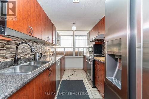 204 - 18 Knightsbridge Road, Brampton (Queen Street Corridor), ON - Indoor Photo Showing Kitchen With Double Sink