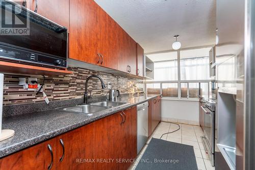 204 - 18 Knightsbridge Road, Brampton (Queen Street Corridor), ON - Indoor Photo Showing Kitchen With Double Sink