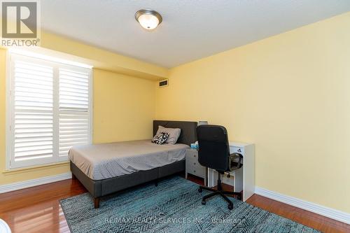 204 - 18 Knightsbridge Road, Brampton (Queen Street Corridor), ON - Indoor Photo Showing Bedroom