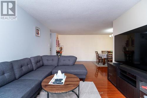 204 - 18 Knightsbridge Road, Brampton (Queen Street Corridor), ON - Indoor Photo Showing Living Room