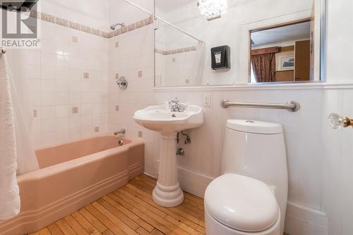 8 Forest Road, St. John'S, NL - Indoor Photo Showing Bathroom