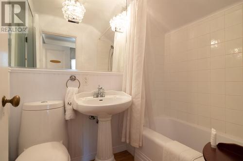 8 Forest Road, St. John'S, NL - Indoor Photo Showing Bathroom