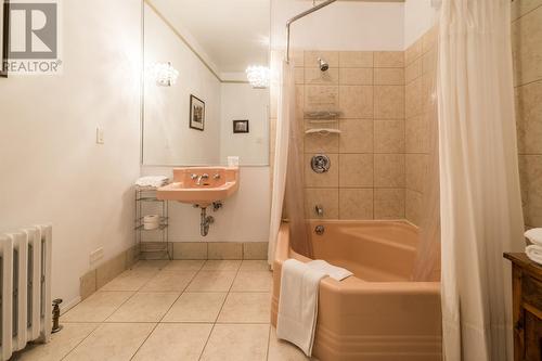 8 Forest Road, St. John'S, NL - Indoor Photo Showing Bathroom