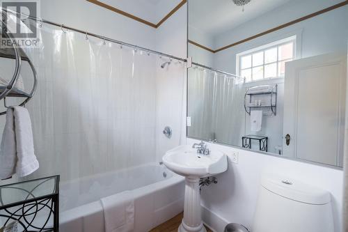 8 Forest Road, St. John'S, NL - Indoor Photo Showing Bathroom