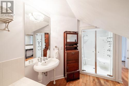 8 Forest Road, St. John'S, NL - Indoor Photo Showing Bathroom