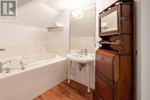 8 Forest Road, St. John'S, NL - Indoor Photo Showing Bathroom