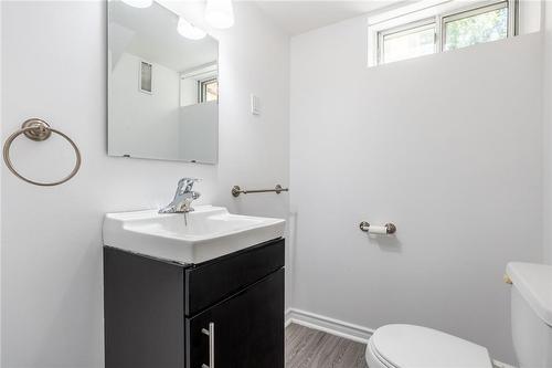 34 Sumach Street, Hamilton, ON - Indoor Photo Showing Bathroom