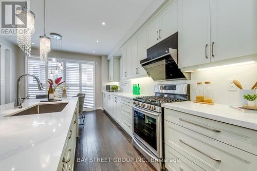 369 Dahlia Trail, Oakville, ON - Indoor Photo Showing Kitchen With Upgraded Kitchen