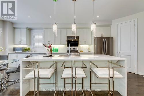 369 Dahlia Trail, Oakville, ON - Indoor Photo Showing Kitchen With Upgraded Kitchen