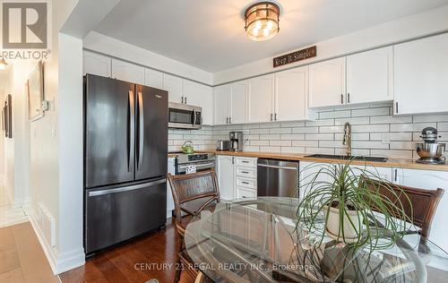 26 Hesketh Court, Caledon, ON - Indoor Photo Showing Kitchen With Upgraded Kitchen