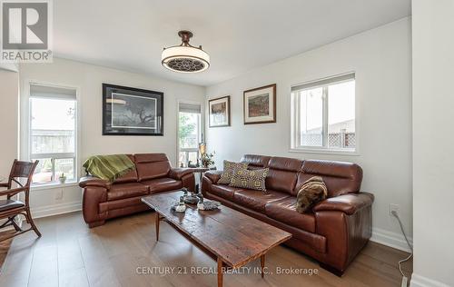 26 Hesketh Court, Caledon, ON - Indoor Photo Showing Living Room